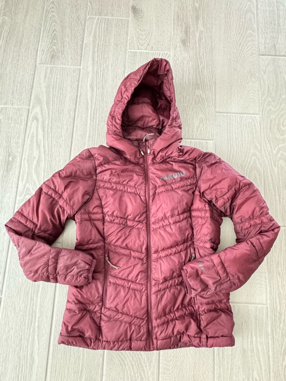 KUIU Super Down Ultra Burgundy Lightweight Jacket Size Medium GUC